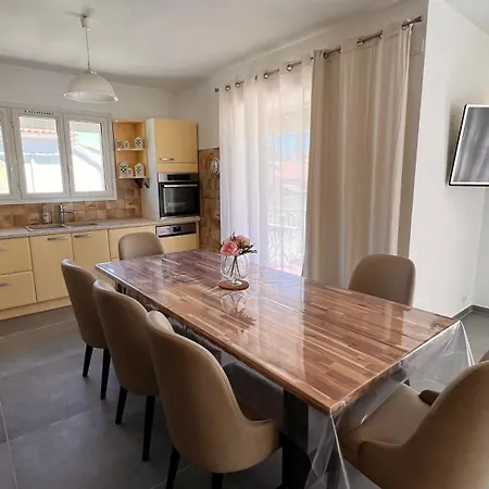 Inaya Apartment